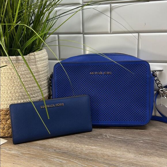 9616 Michael Kors Navy Perforated Crossbody & wallet 243349616 - Picture 1 of 14